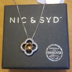 Nic & Syd Swarovski Daisy Pendant

Never worn